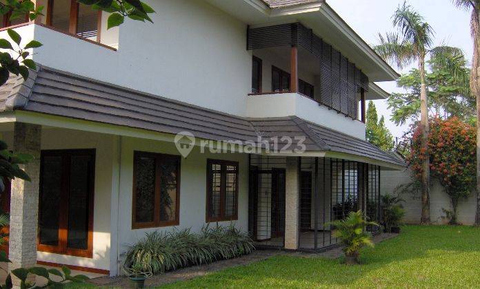 Rumah Besar 2 Lantai Asri di Senayan, Cocok Untuk Expatriat 2