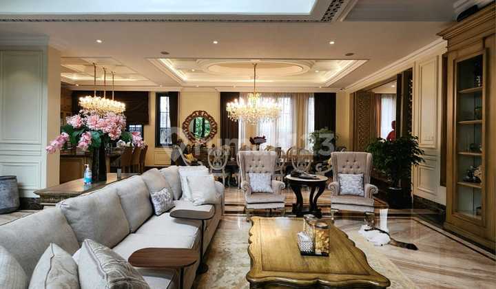 Rumah Eksklusif di Jantung Kemang Full Furnished, Dapur Premium