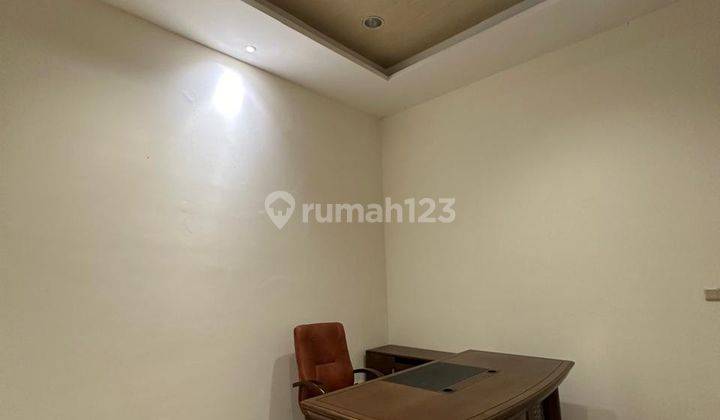 Rumah Mewah Nyaman di Kemang, Jaksel Dengan Kolam Renang Pribadi 2