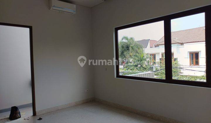 Rumah Mewah 4BR di Kemang Compound Eksklusif, Pool Dan Garden 2