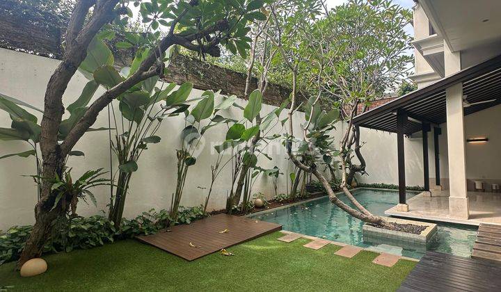 Rumah Mewah Pejaten – 5BR, Dekat AIS, Dalam Compound Eksklusif
