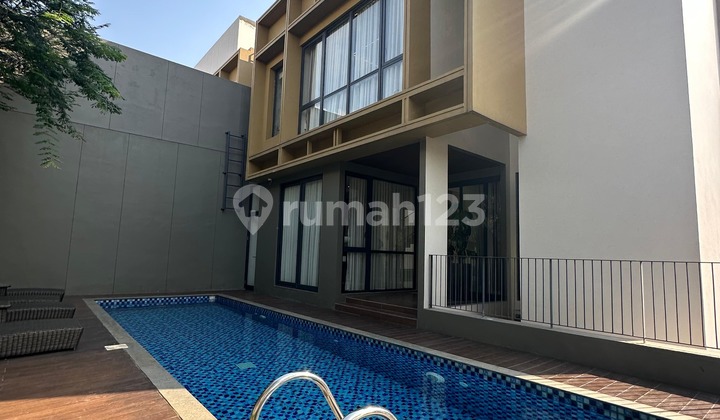 Rumah Baru dengan Fitur Premium di BSD, Fasilitas Lift Pribadi