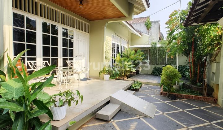 For Sale Beautiful Move-In Ready Corner House. Furnished In a Strategic Location Kebon Jeruk West Jakarta