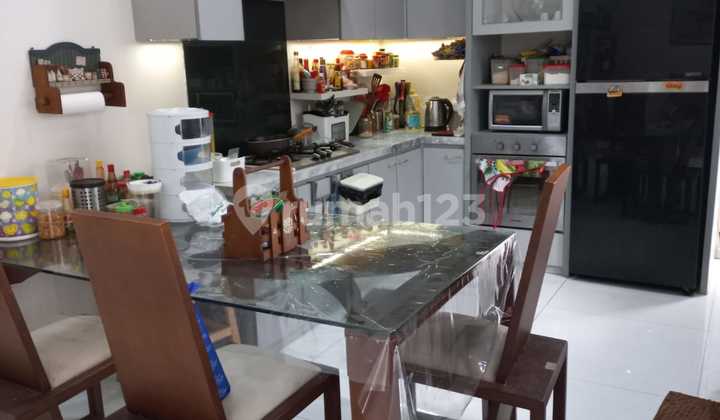 Dijual Rumah Bagus Lokasi Strategis Dekat Stasiun Pondok Ranji, Bintaro Plaza, Sekolah dan Rumah Sakit, SHM dan Semi Furnished