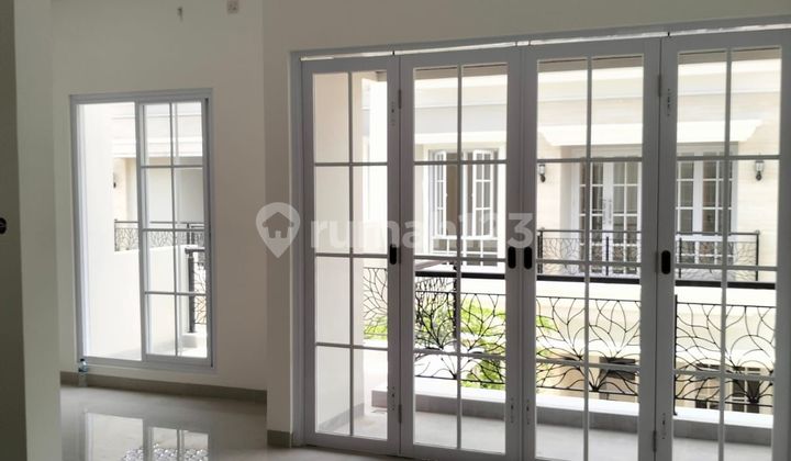 For Sale Nice 3-Storey House in Cinere Depok, Very Strategic Location, Only 200 Meters from Brigif Toll Gate 2