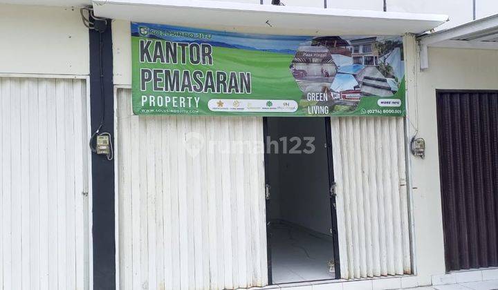 Kios Pinggir Jalan Utama Utara Kampus Umy 2