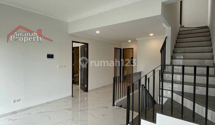 Rumah Cantik Gaya Klasik di Setu Cipayung Jaktim Dekat Tol Lrt