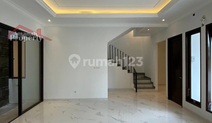 Rumah Cantik Gaya Klasik di Setu Cipayung Jaktim Dekat Tol Lrt