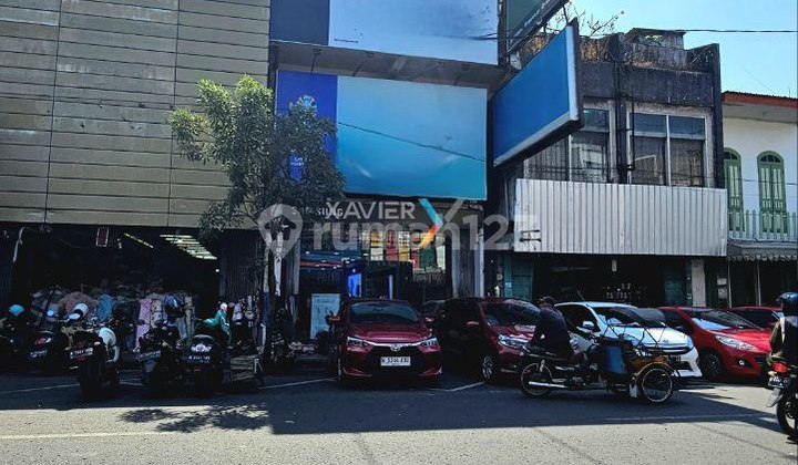 Strategic Rare 3-Story Shophouse in Pasar Besar, Malang City, Ready to Use 2