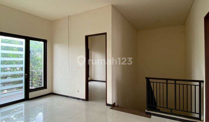 Disewakan Dijual Rumah Mewah 2 Lantai Luas 250m2 Araya Malang 2