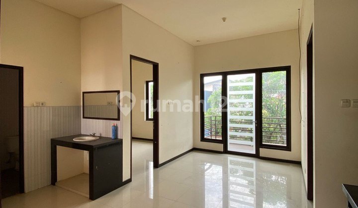 Disewakan Dijual Rumah Mewah 2 Lantai Luas 250m2 Araya Malang 3