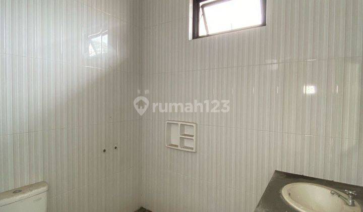 Disewakan Dijual Rumah Mewah 2 Lantai Luas 250m2 Araya Malang 9