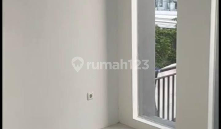 Disewakan Rumah Baru 2 Lantai Siap Huni di Green Orchid Malang 9