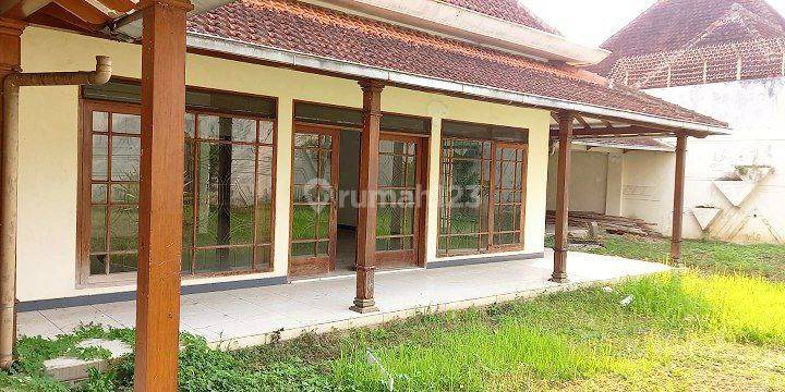 Disewakan Rumah Luas 800m2 Lokasi Dekat Jl Ijen, Malang 4