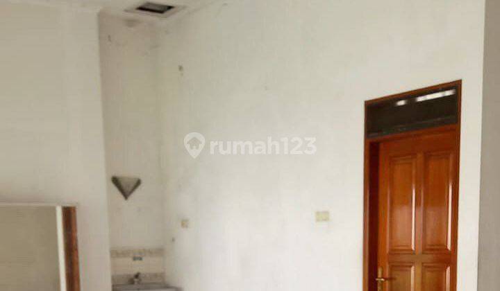 Disewakan Rumah Luas 800m2 Lokasi Dekat Jl Ijen, Malang 7