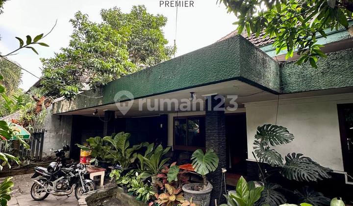 Rare Vintage House in the City Center Near Ijen Boulevard Ready to Occupy 2