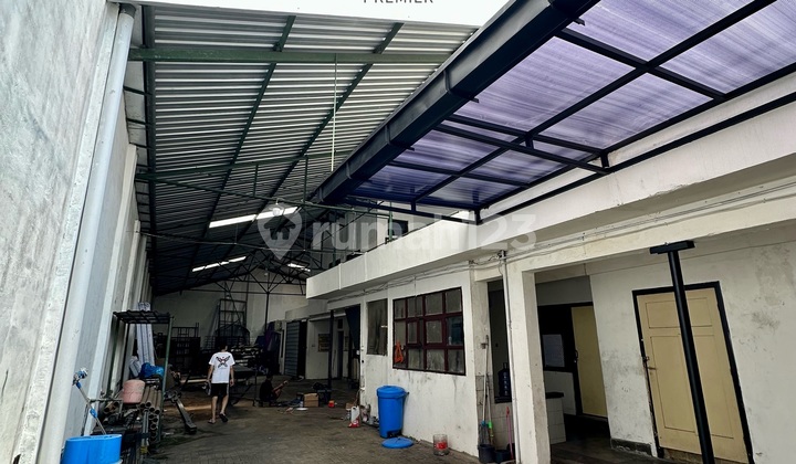 Affordable Vintage House Spacious City Center Malang Ready to Use 2