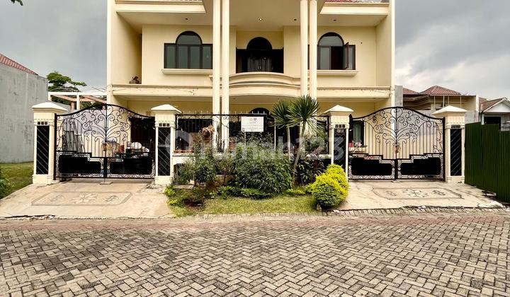 Nice Cheap Villa Royal Pakuwon City House Near Pakuwon Mall 1
