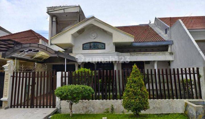 Rumah Darmo Permai Selatan Row 3 Mobil Dekat Madam Chang  2