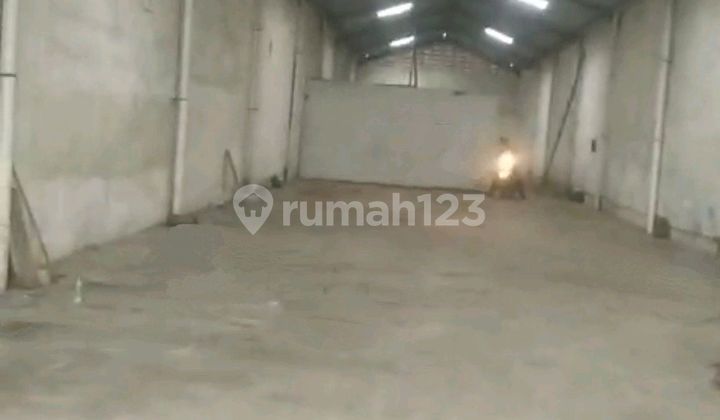 Affordable Warehouse on Driyorejo Main Road, Gresik, Near the Toll Road Affordable Warehouse on Driyorejo Main Road, Gresik, Near the Toll Road