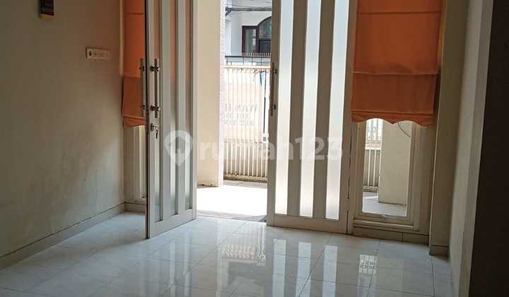 Rumah Bagus Siap Huni 2,5 Lantai Simpang Darmo Permai Selatan 2