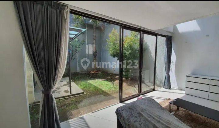 Rumah Bagus Graha Family Luas 337 M² Hanya 6,5m Dekat Pakuwon 2