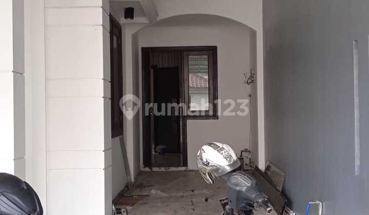 Nice Tour Hill Mas Wiyung House Near Royal Residence Pakuwon 2