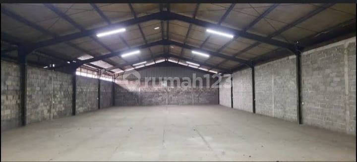 Ready-to-Live Warehouse, Bagus Raya Sukomanunggal, Near Margomulyo.