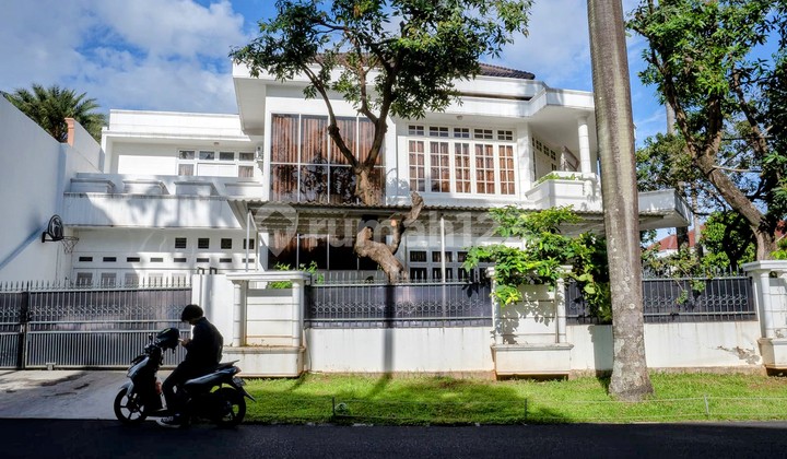 Rumah 2 Lantai Hoek Di Pondok Indah Jakarta Selatan Dekat PIM