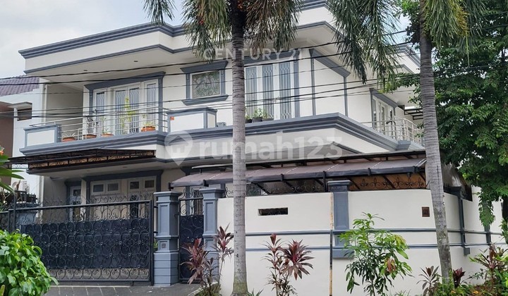 For Sale Luxury House Hook Position Ready to Occupy in Pondok Indah South Jakarta