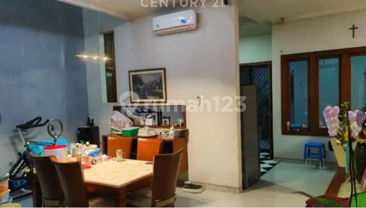 Strategic Commercial Building for Sale in Central City Next to Mall in Menteng 2