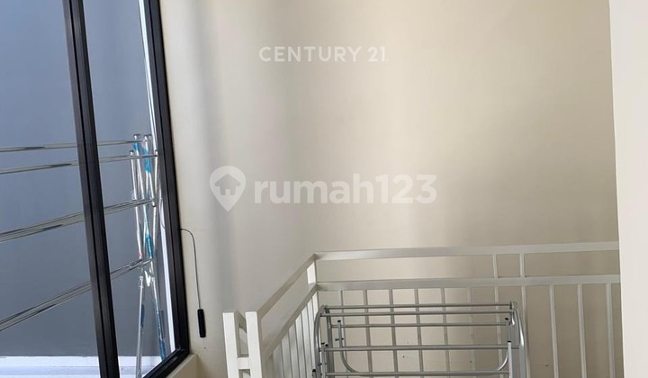 Dijual Rumah 2 Lantai FuLL Furnish Di Perumahan Adyna Residence  2