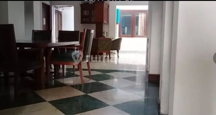 For Sale Ready-to-Occupy House Suitable for Boarding House Strategic Location in Pasar Minggu 2