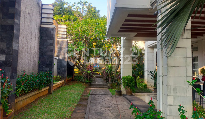 Super Luxurious and Beautiful House in the Bintaro Area with Private Pool, Negotiable Super Luxurious and Beautiful House in the Bintaro Area with Private Pool, Negotiable