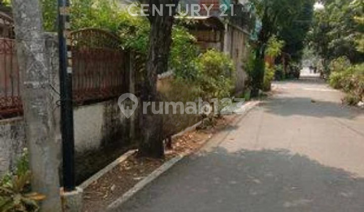 House for Sale Hook Near Business District in Cengkareng 2
