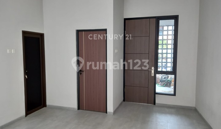 Quick Sale Neat Ready-to-Live House in Kayu Putih, East Jakarta 2