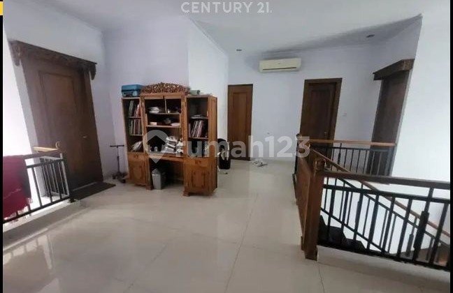 For Quick Sale: 2-Story House in a Strategic Location in Cempaka Putih 2
