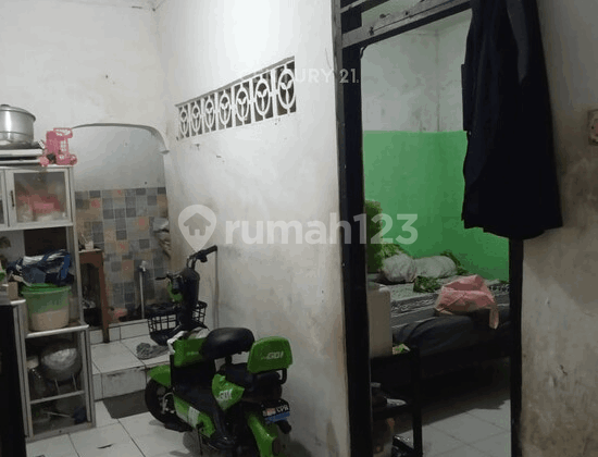 For Quick Sale House in Johar Baru, Central Jakarta, Can Be Used as a Boarding House