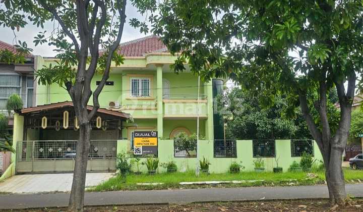 Dijual Rumah Asri Hook di Taman Modern Cakung Jakarta Timur