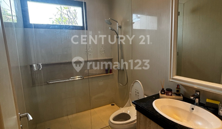 Premium Comfortable Luxury House in a Strategic Location in Senopati, Jakarta 2