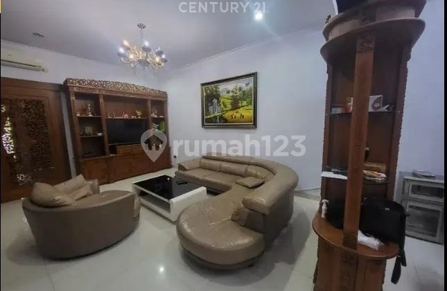 For Quick Sale: 2-Story House in a Strategic Location in Cempaka Putih