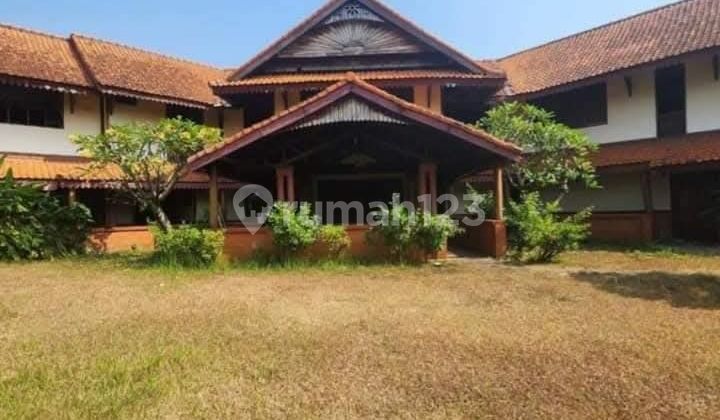 Land Price House 3600m2 in Cirendeu