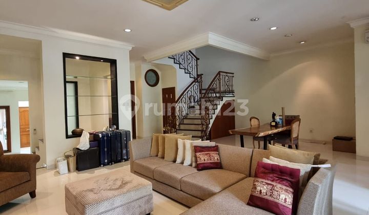 Rumah Bagus 2 ,5 Lantai Lokasi Premium Rumah Bagus 2 ,5 Lantai Lokasi Premium