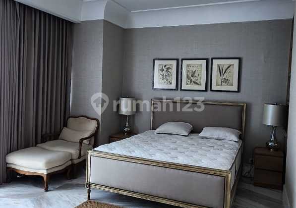 4 Bedroom Furnished Apartment in Excellent Condition in Kebayoran Baru