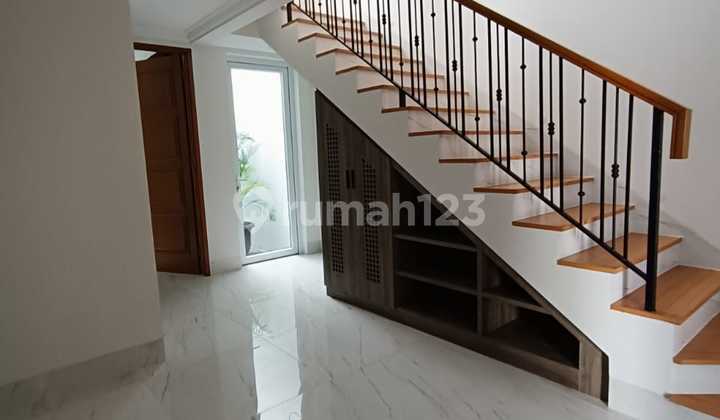 Rumah Baru Bagus 3 Lantai Shm Di Cipete