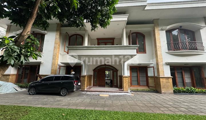 Nice House for Rent in Kebayoran Baru