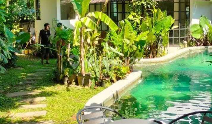 Vila di Kerobokan Kelod 690.0 m² SHM