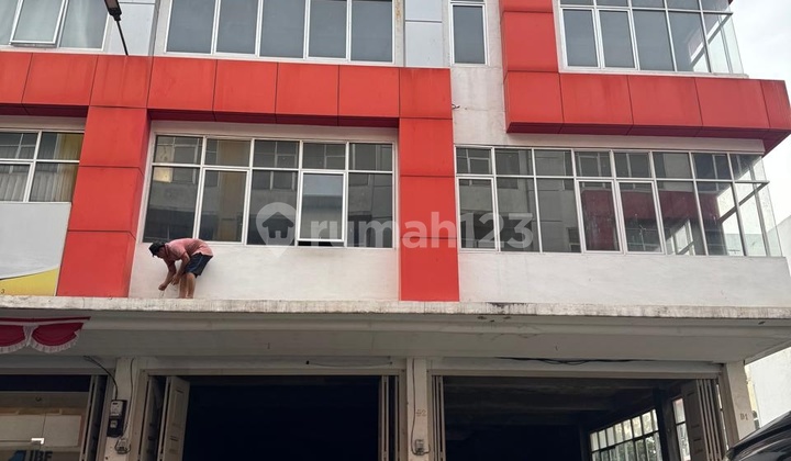 Minimalist Shop House 2 Units 4 Floors Near Sudirman Pekanbaru