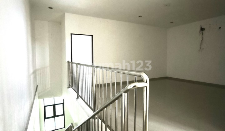 New Townhouse 3 Lantai, Posisi di Hoek, Lokasi Strategis di Veteran Bintaro Pesanggrahan Jaksel 1