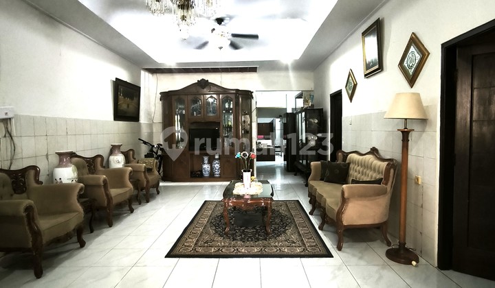 Rumah Lokasi Strategis di Jl. Ciomas , Kebayoran Baru
